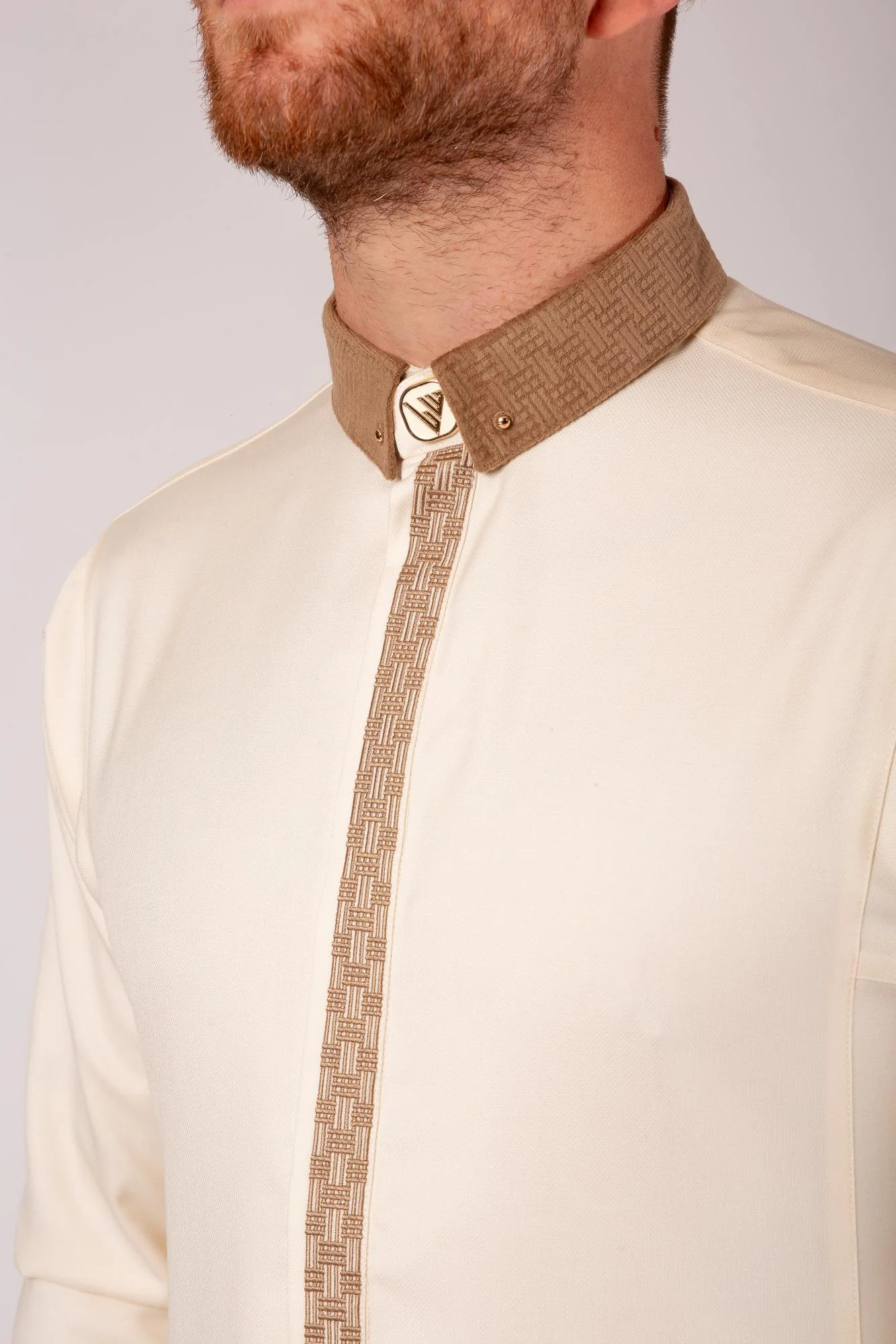 Luxury White Thobe & Jubba with Brown Collar – Al Ameer - Image 2