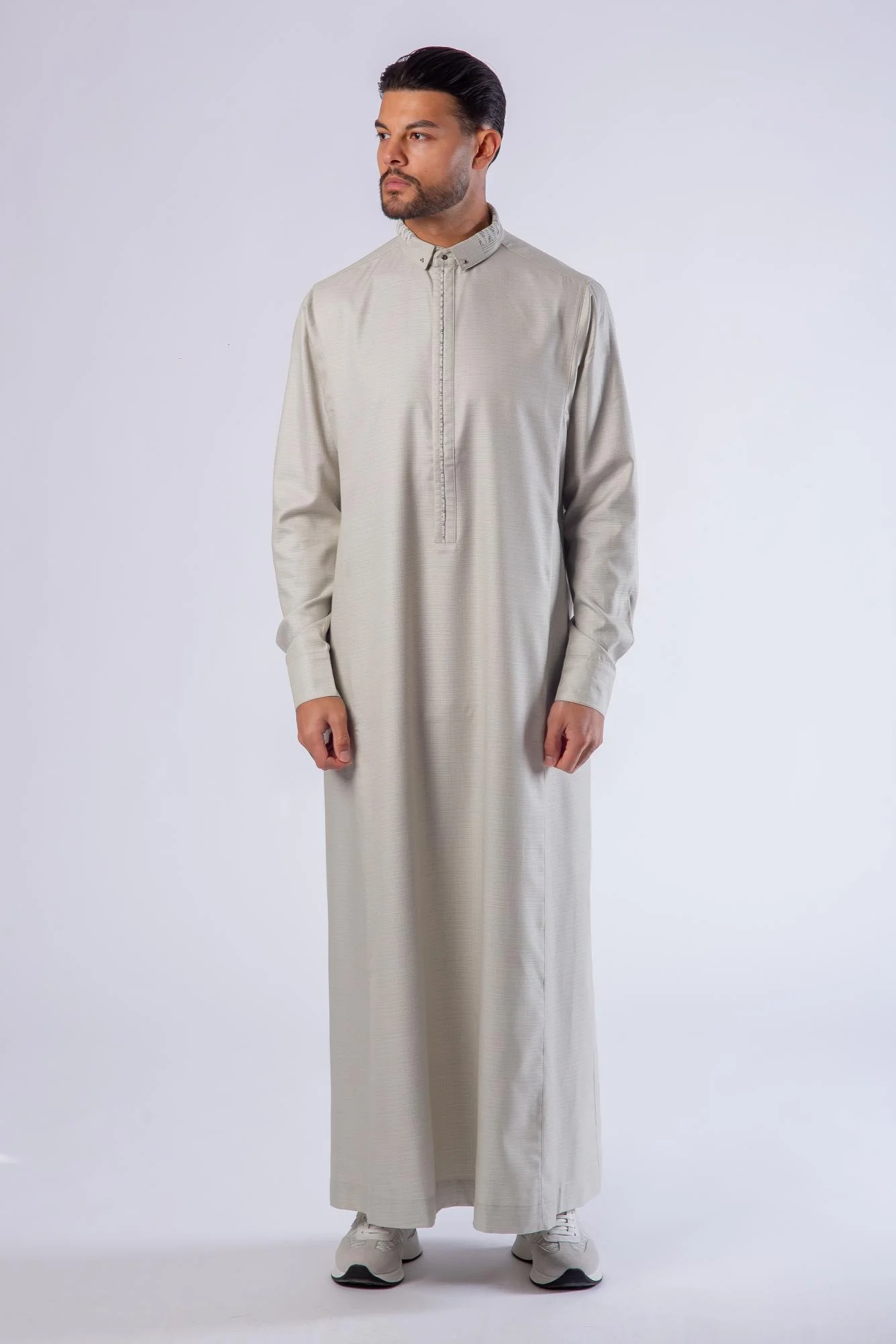 Luxury Light Grey & Cream Thobe & Jubba with Gold Accents – Al Ameer - Image 3